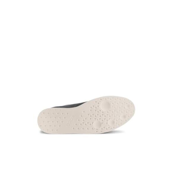 Athletic_Shoes